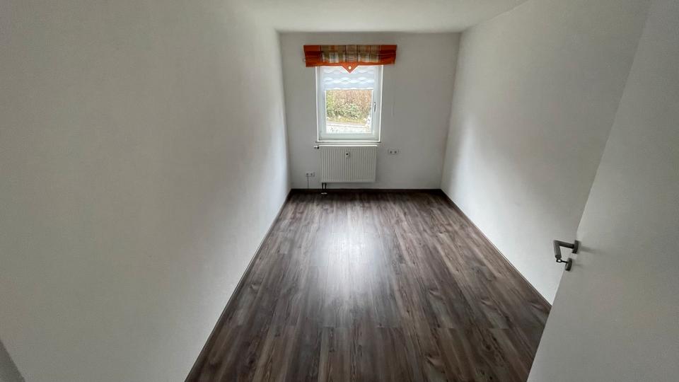 Erdgeschoßwohnung Großheirath - 3 Zimmer, 74 m&sup2;, 740&euro; | Angebot:25350068