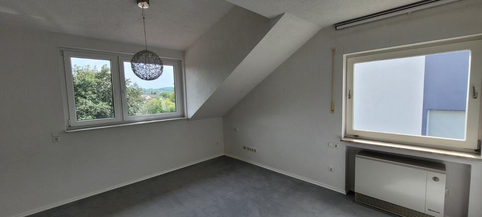 Dachgeschoßwohnung Bretten - 3 Zimmer, 102 m&sup2;, 1.070&euro; | Angebot:25044501