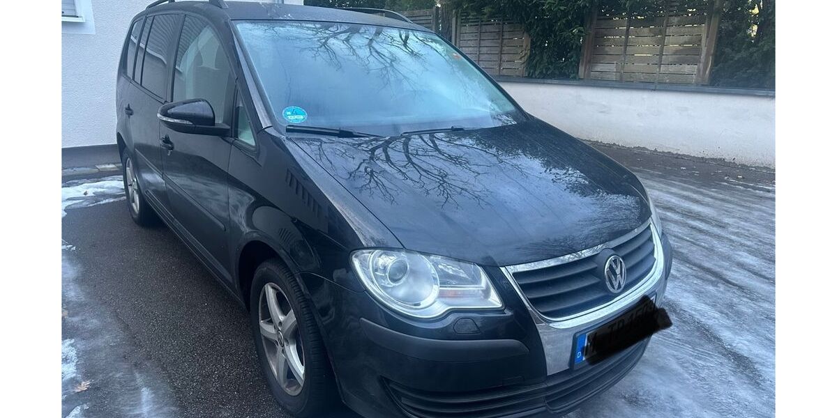 VW Touran 269.000 km 2.450 &euro; München 81829