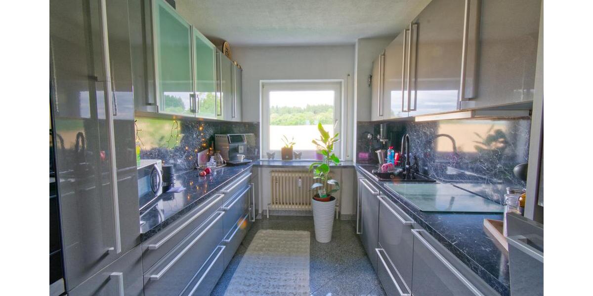 Top Aussicht(en)! Helle 4,5 Zimmerwohnung mit Aufzug und TG-Stellplatz - Etagenwohnung Villingen-Schwenningen Schwenningen | Angebot:27009344