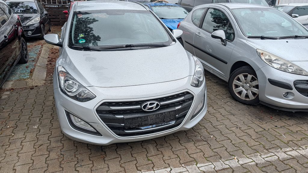 Hyundai i30 219.458 km 2.990 &euro; München 81243