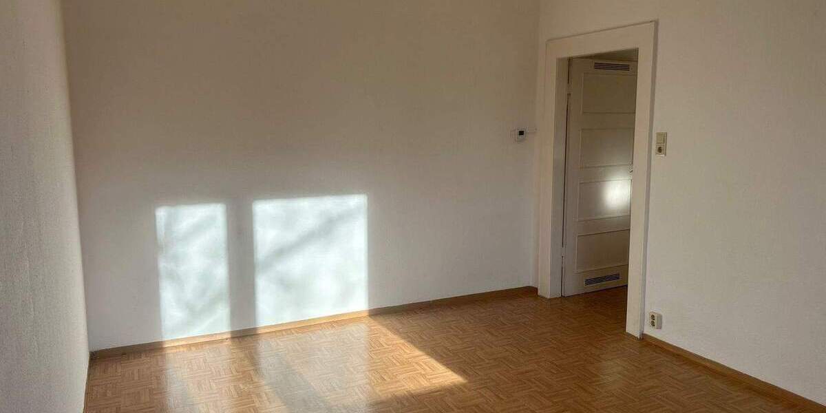 Zimmer Halle (Saale) Damaschkestraße - 2 Zimmer, 49 m&sup2;, 400&euro; | Angebot:25996372