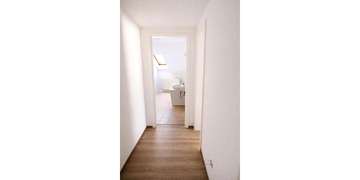 Dachgeschoßwohnung Adorf/Vogtland Vogtland - 2 Zimmer, 61 m&sup2;, 39.900&euro; | Angebot:27430123