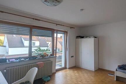 Möbliertes Zimmer mit Balkon – Frei ab 1. Juli!