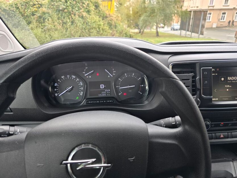 Opel Vivaro 135.000 km 19.900 € Plauen 08523