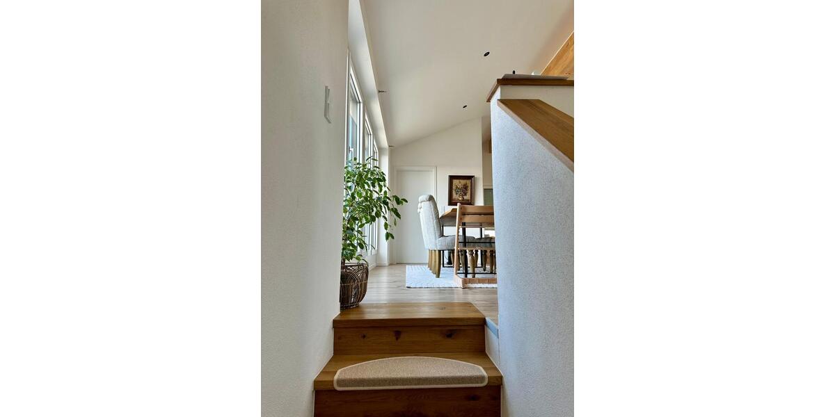 Maisonettenwohnung Regensburg Konradsiedlung - 5 Zimmer, 150 m&sup2;, 2.250&euro; | Angebot:25393395