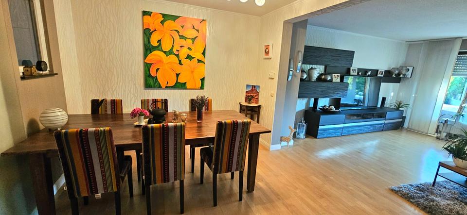 Schönes Einfamilienhaus mit Garage und 2 Stellplätzen 5 zimmer