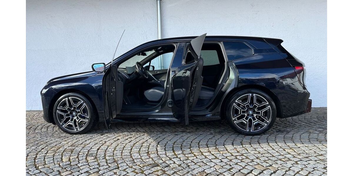 BMW iX 11.702 km 66.950 &euro; München 81245