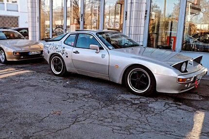 Porsche 944