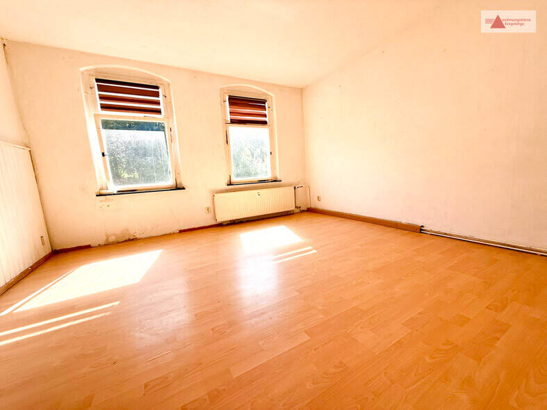 Reihenmittelhaus Zschopau - 9 Zimmer, 210 m&sup2;, 69.000&euro; | Angebot:22452439