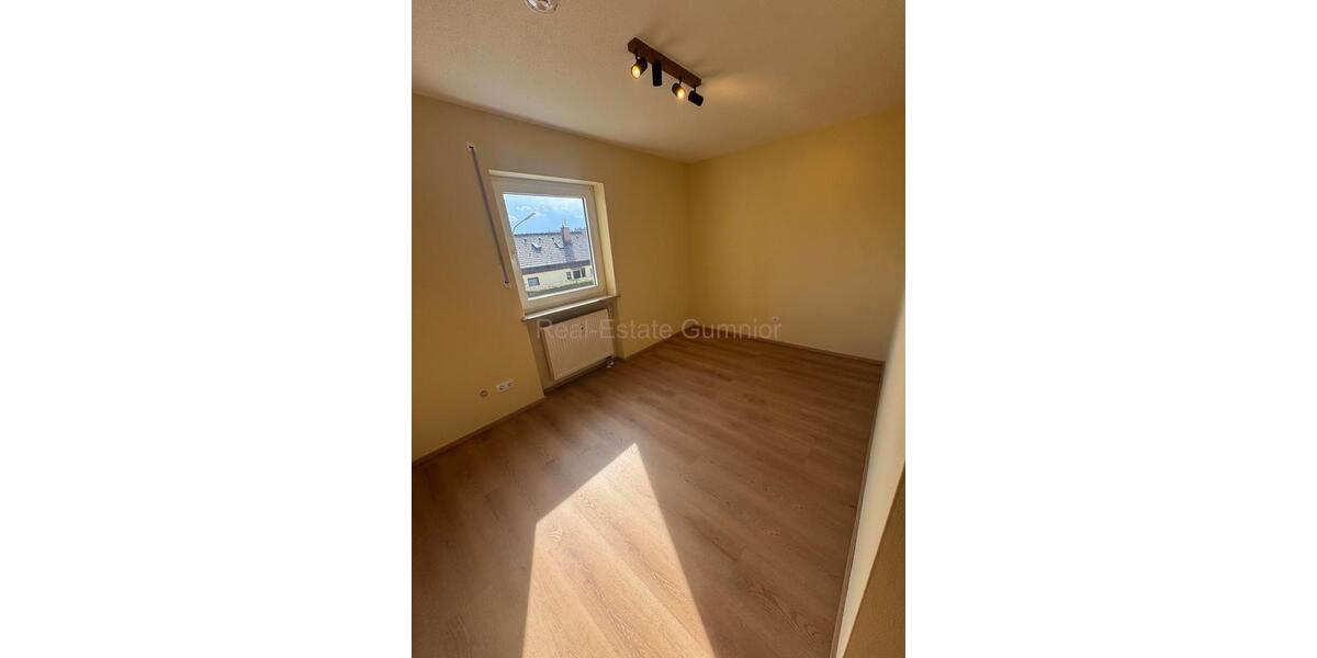 Etagenwohnung Altenstadt an der Waldnaab - 3 Zimmer, 80 m&sup2;, 800&euro; | Angebot:25450964