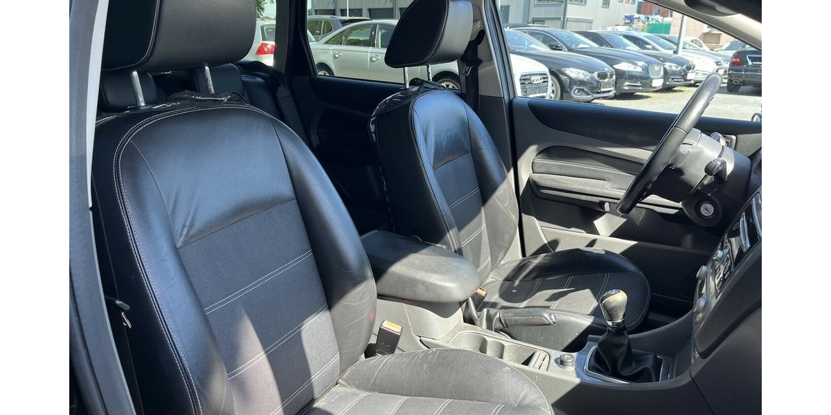 Ford Focus Titanium / LPG / Sitzheizung / Xenon / AHK 299.000 km 2.900 &euro; Mönchengladbach 41066