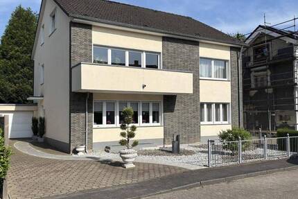 Solides Dreifamilienhaus auf Erbpachtgrundstück