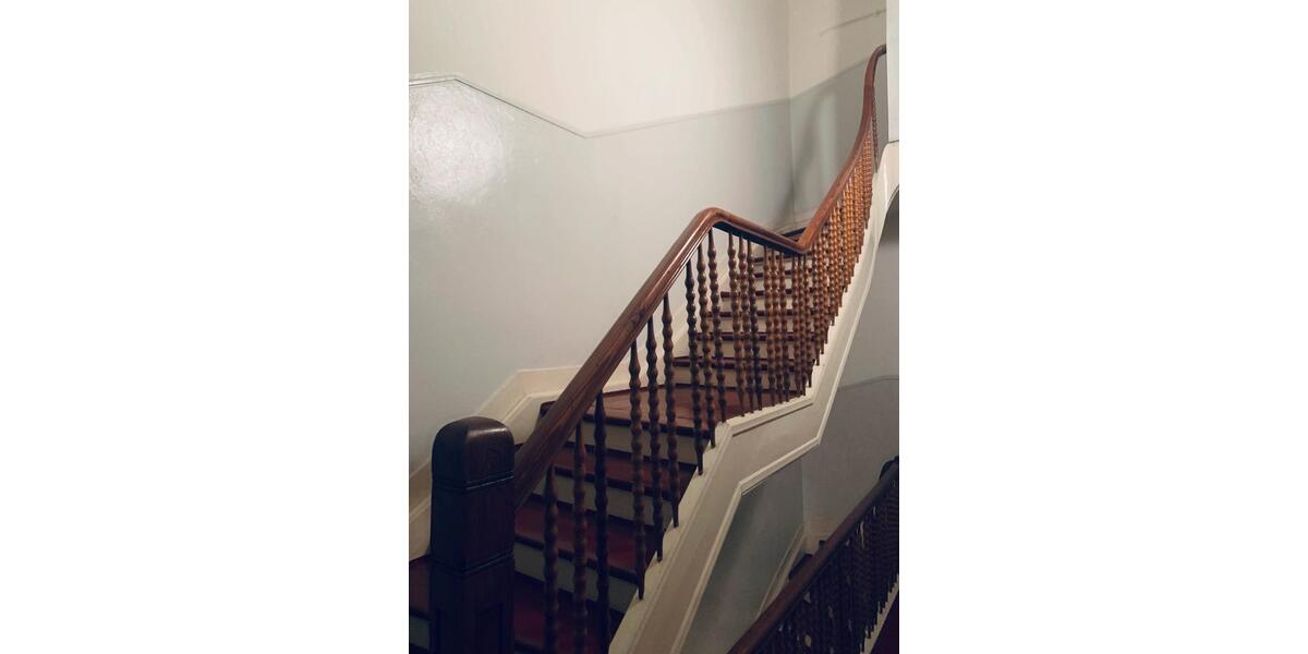 RE-West Altbauwohnung 2 Zi., KDB, DG, 55 qm, saniert, kein Balkon 2.5 zimmer