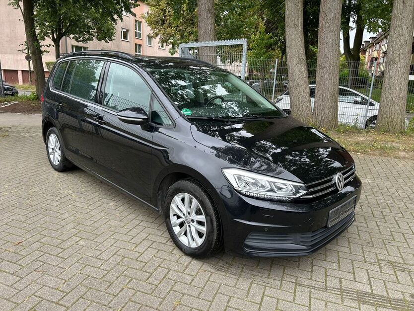 VW Touran 143.930 km 13.900 € Hamburg 22043