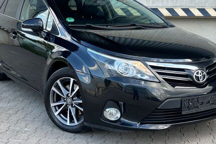 Toyota Avensis 161.000 km 8.490 € Berlin 12277