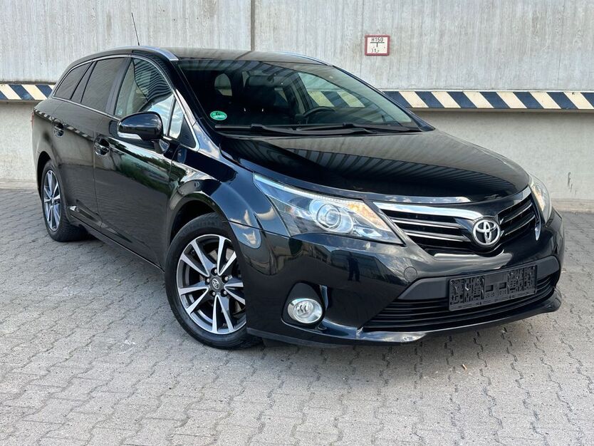 Toyota Avensis 161.000 km 8.490 € Berlin 12277