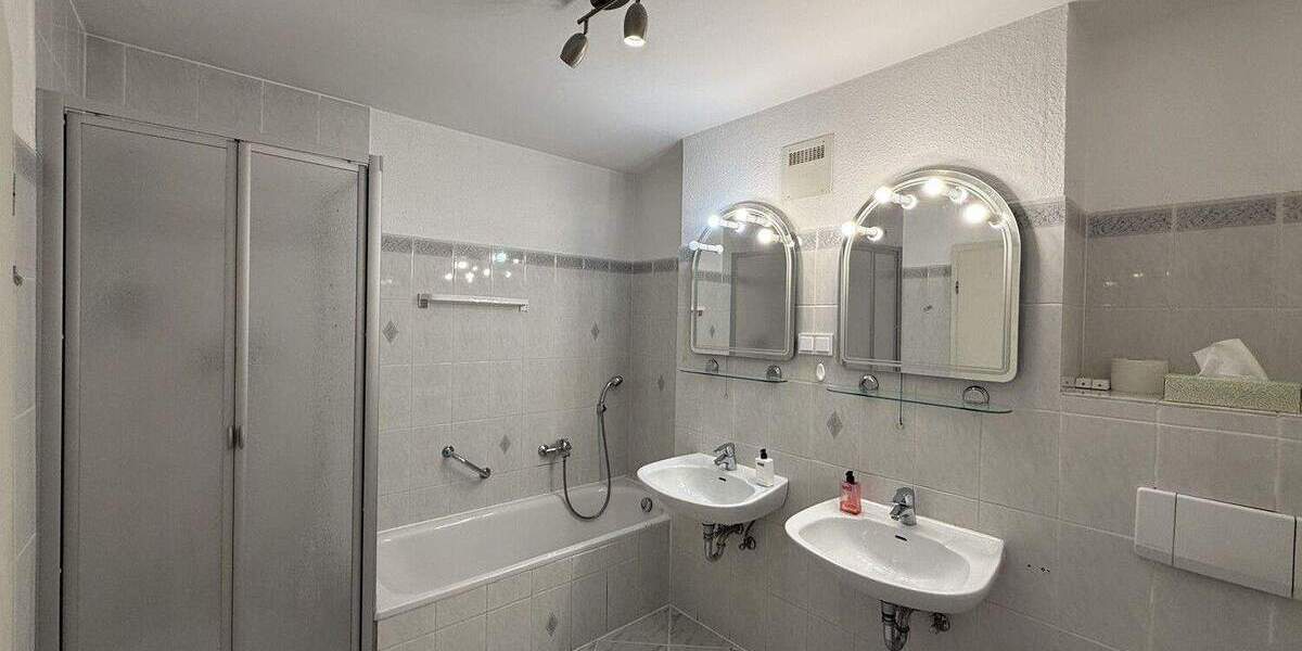 Helle 3,5-Zimmer-Komfortwohnung mit Balkon, Weitblick und Pkw-Stellplatz 3 zimmer