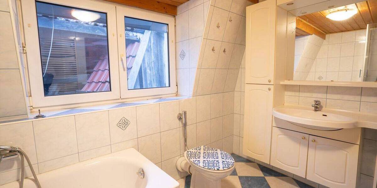Einfamilienhaus Oberelsbach - 7 Zimmer, 200 m&sup2;, 205.000&euro; | Angebot:25738673