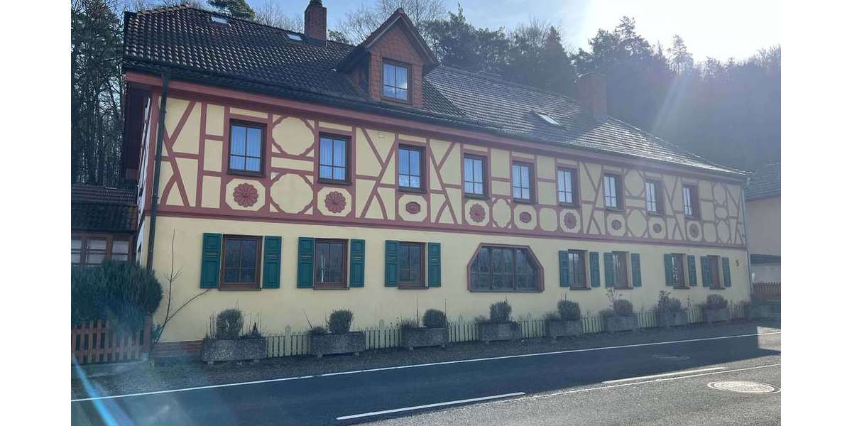 Einfamilienhaus Rödental - 12 Zimmer, 290 m&sup2;, 275.000&euro; | Angebot:25343121