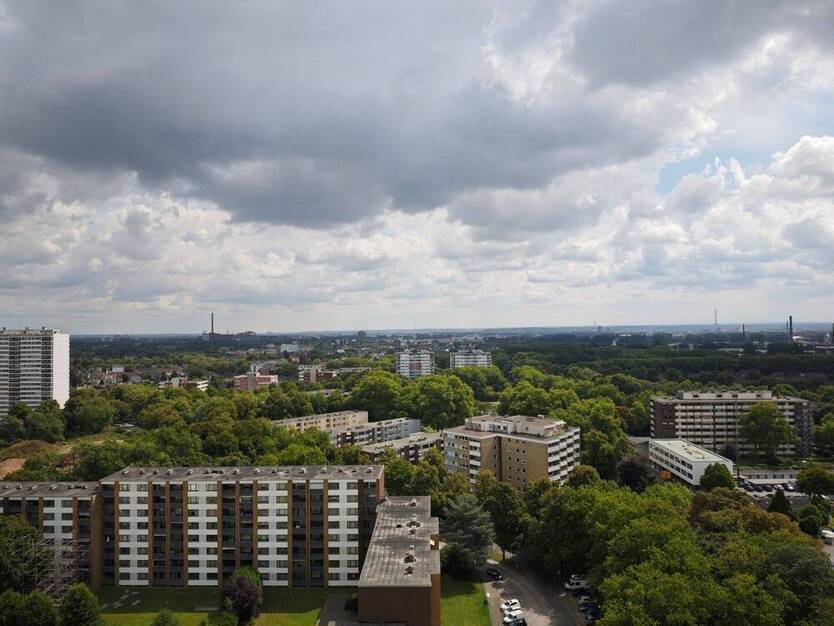 Mit Blick über Homberg, 2,5-Raum Wohnung, 63m², Balkon, 20. Etage
