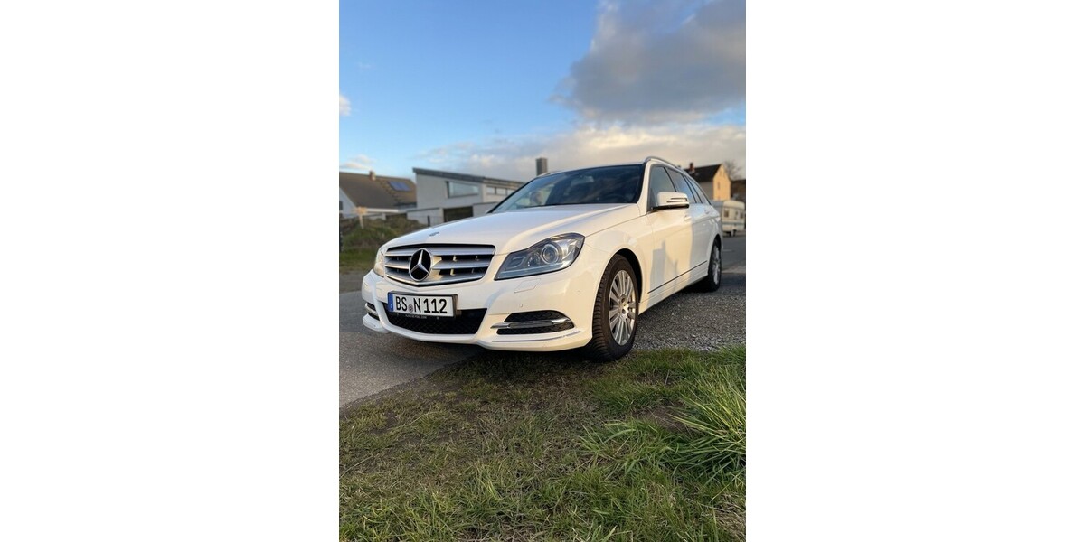 Mercedes-Benz 220 209.877 km 10.449 &euro; Leipzig 04109
