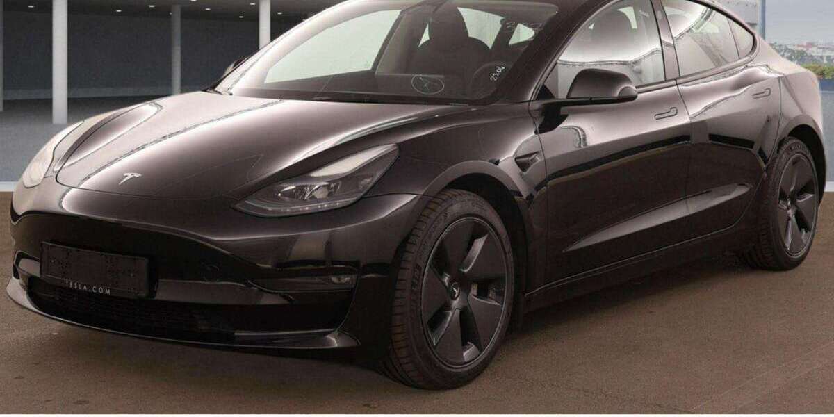 Tesla Model 3 53.857 km 31.750 &euro; Herges-Hallenberg 98587