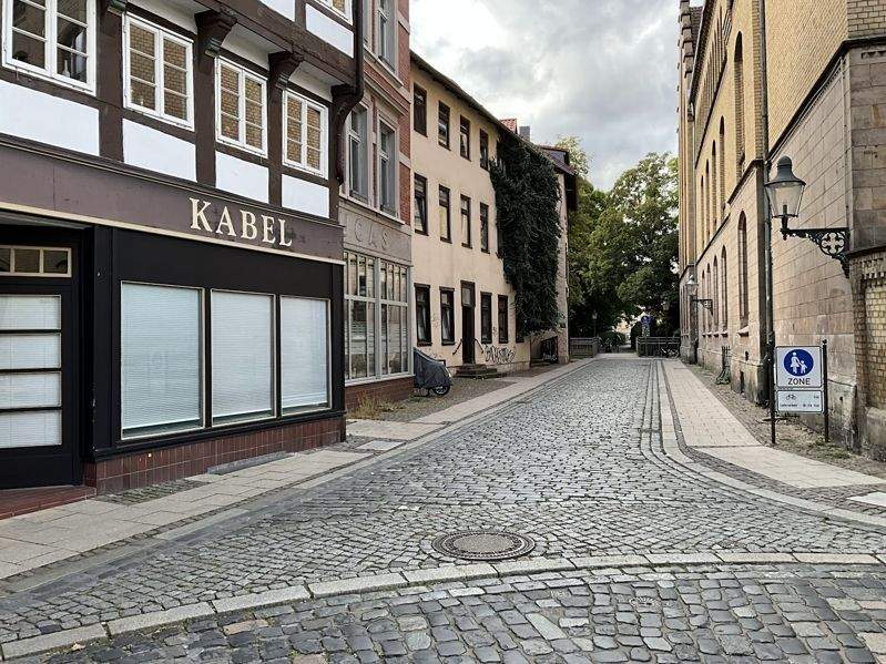 Kleines Mehrfamilienhaus ( 7 WE ) in schöner Seitenstraße von Braunschweig zimmer