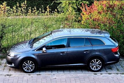 Toyota Avensis 96.000 km 13.400 &euro; Oberkrämer 16727