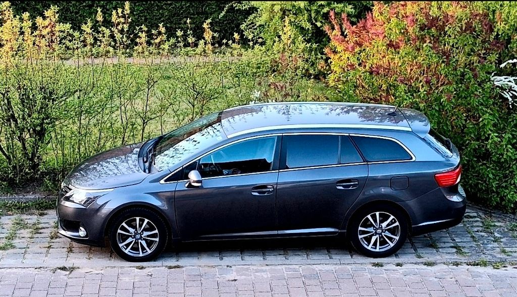 Toyota Avensis 96.000 km 13.400 &euro; Oberkrämer 16727