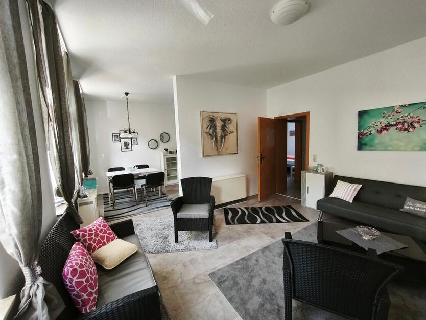 voll möbliert: helle Wohnung im 1.OG in schöner Lage von Köthen
