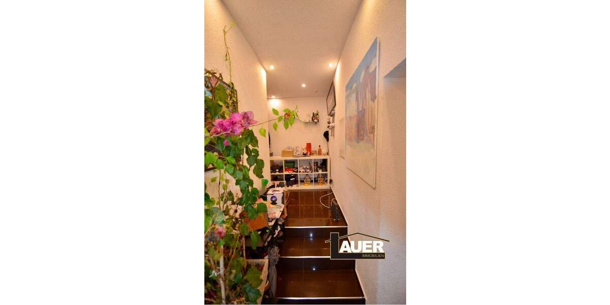 Doppelhaushälfte mit großem Garten in Saabrücken zu Verkaufen. 6 zimmer