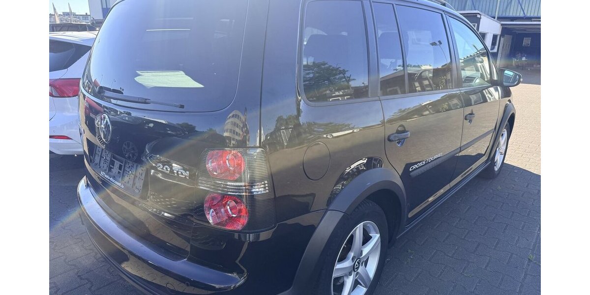 VW Touran Cross 2.0 TDI /7Sitze/Technisch Top 273.010 km 3.999 &euro; Frankfurt 60386
