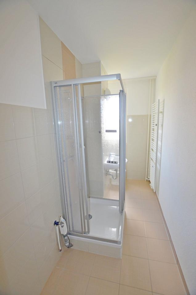 sanierte 2-Raum-Wohnung, Aufzug, Dusche, Balkon! Bezug sofort möglich!