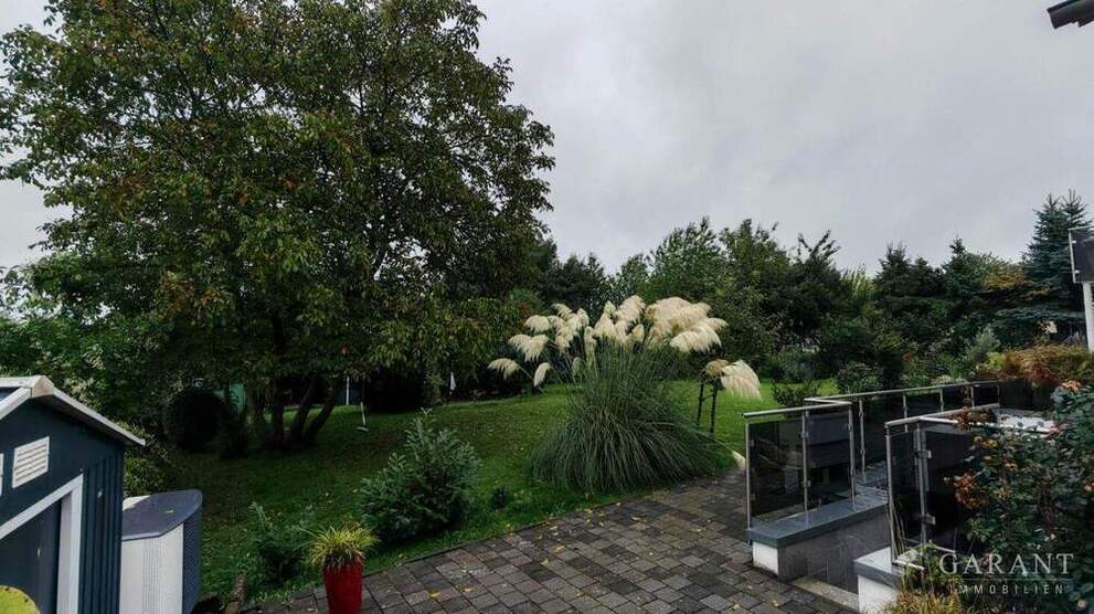 Exklusives Dreifamilienhaus von 2011 mit Wärmepumpe, Solar & 1.510 qm Grundstück 9 zimmer