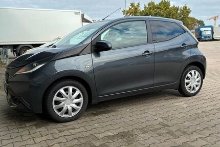 Toyota Aygo (X) 137.000 km 5.699 € Berlin 13353