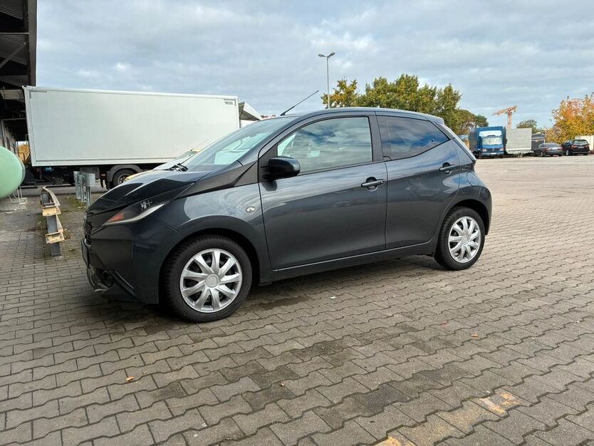 Toyota Aygo (X) 137.000 km 5.699 € Berlin 13353