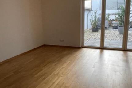 70 qm Wohnung im Erdgeschoss mit TG Stellplatz 2 zimmer