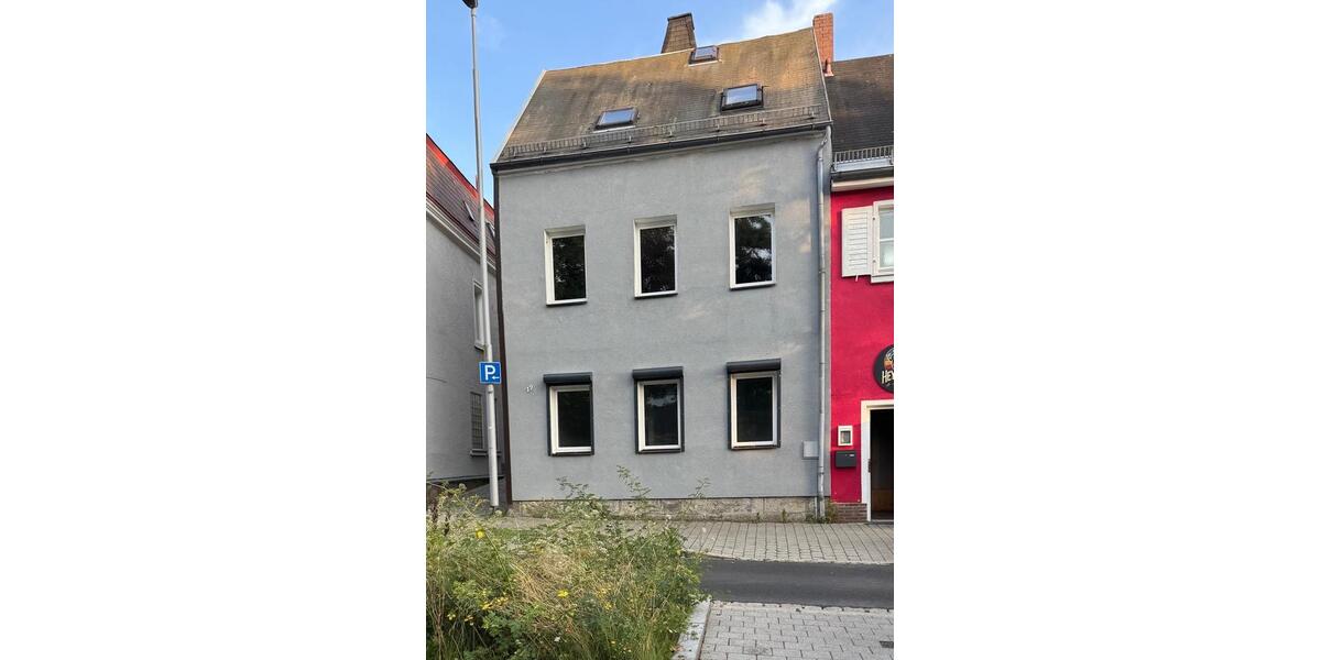 Reihenhaus Selb - 7 Zimmer, 120 m&sup2;, 85.000&euro; | Angebot:27239372