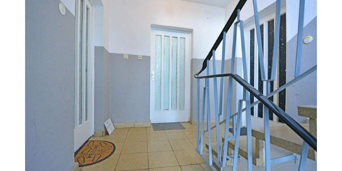 MFH mit 16 Wohneinheiten und 12 Stellplätzen; Eckgrundstück an 2 Straßen, KS-Schillerviertel 3 zimmer