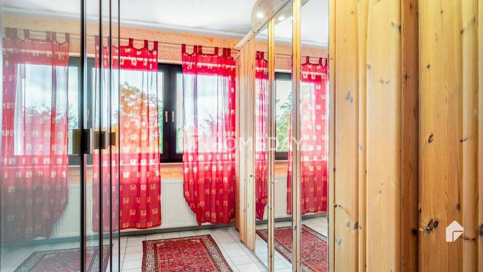 Gemütliches MFH mit großzügigem Garten und Schwimmteich in attraktiver Lage von Alsdorf
