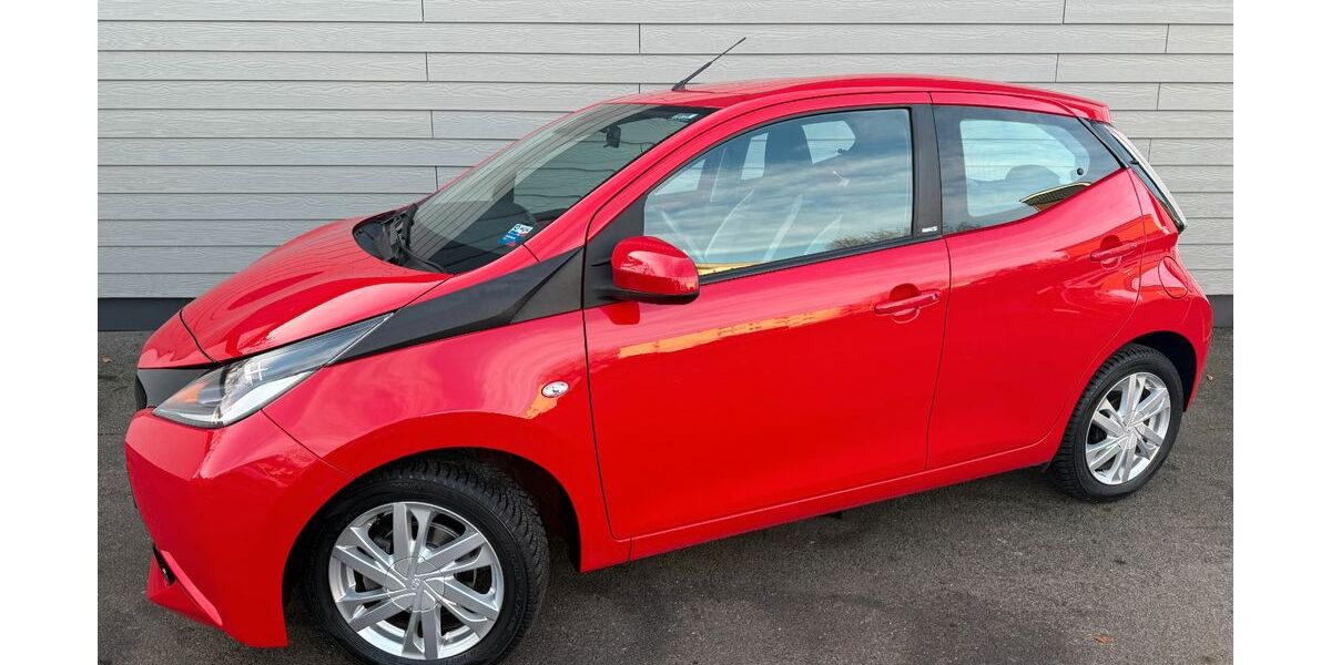 Toyota Aygo (X) 50.620 km 8.750 &euro; Neumünster 24536