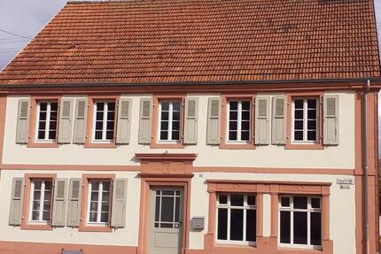 Ehemaliges Pfarrhaus mit Scheune und Stallungen zimmer