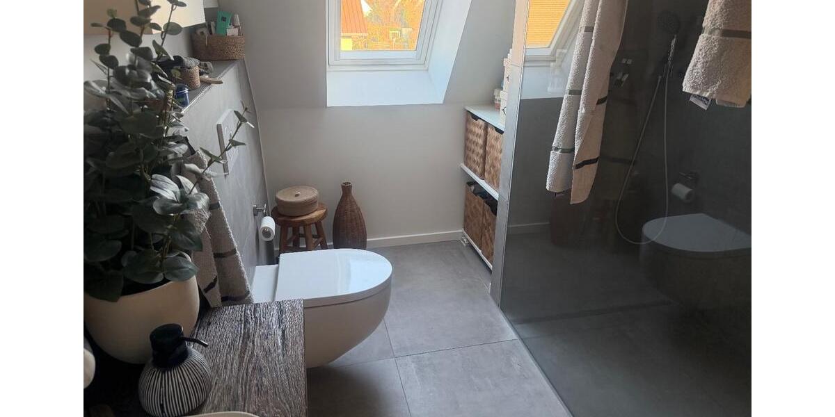 Dachgeschoßwohnung Schwülper - 4 Zimmer, 120 m&sup2;, 1.450&euro; | Angebot:25392863