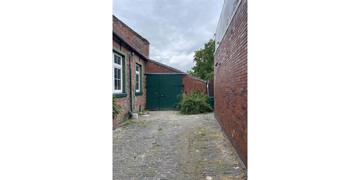 Mehrfamilienhaus, Wohnhaus Hage - 10 Zimmer, 250 m&sup2;, 600&euro; | Angebot:26364123
