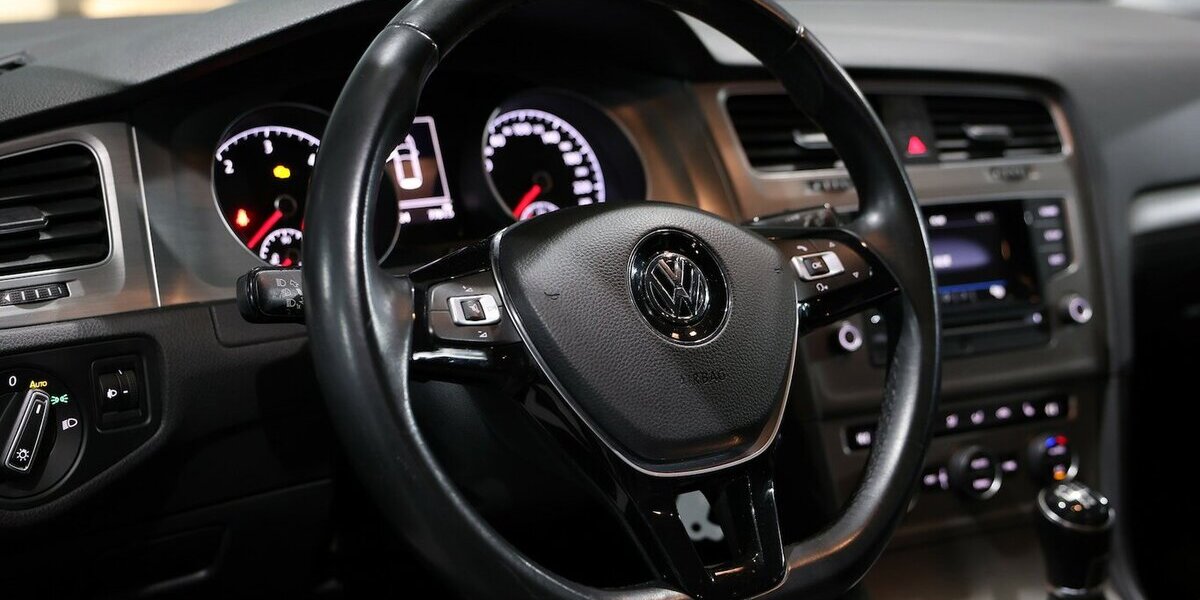 VW Golf VII 1.6 TDI Comfortline COMPOSITION-COLOUR 143.000 km 11.444 &euro; Hamm 59077