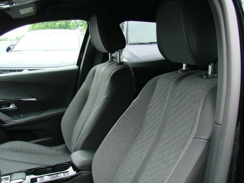 Peugeot 2008 1.2 Allure ACC MirrorLink Kamera LED 16.743 km 20.980 € Falkensee 14612