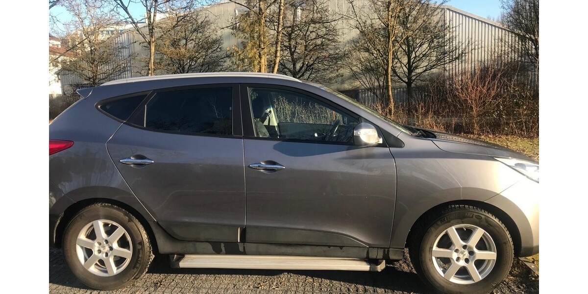 Hyundai IX35 128.000 km 11.900 € Stuttgart 70173