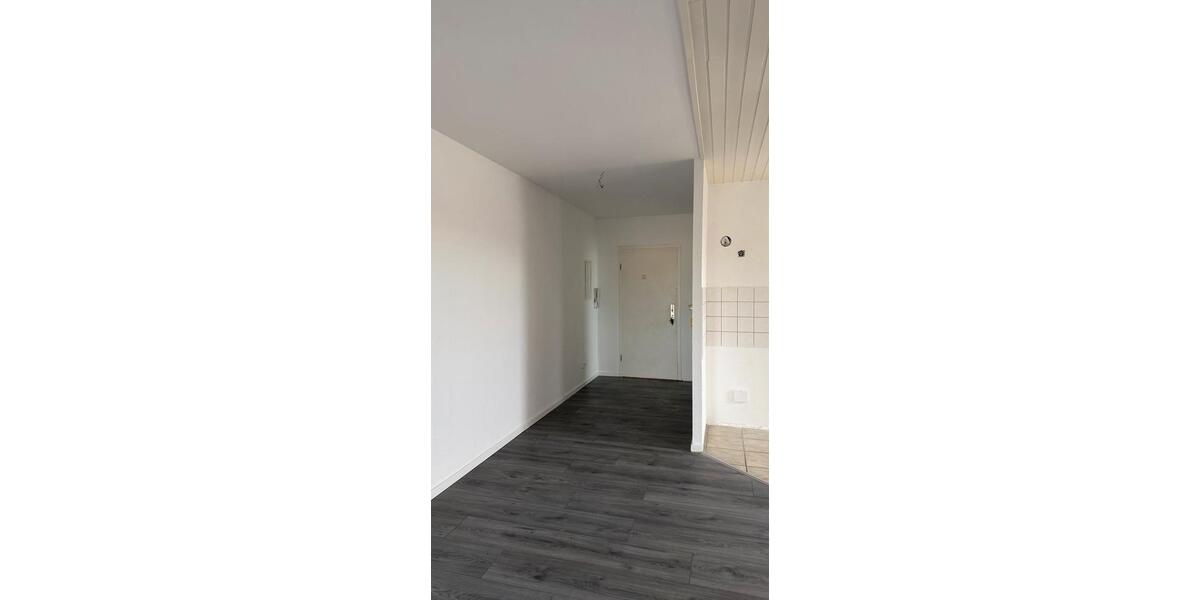Dachgeschoßwohnung Riesa - 3 Zimmer, 70 m&sup2;, 480&euro; | Angebot:26657642