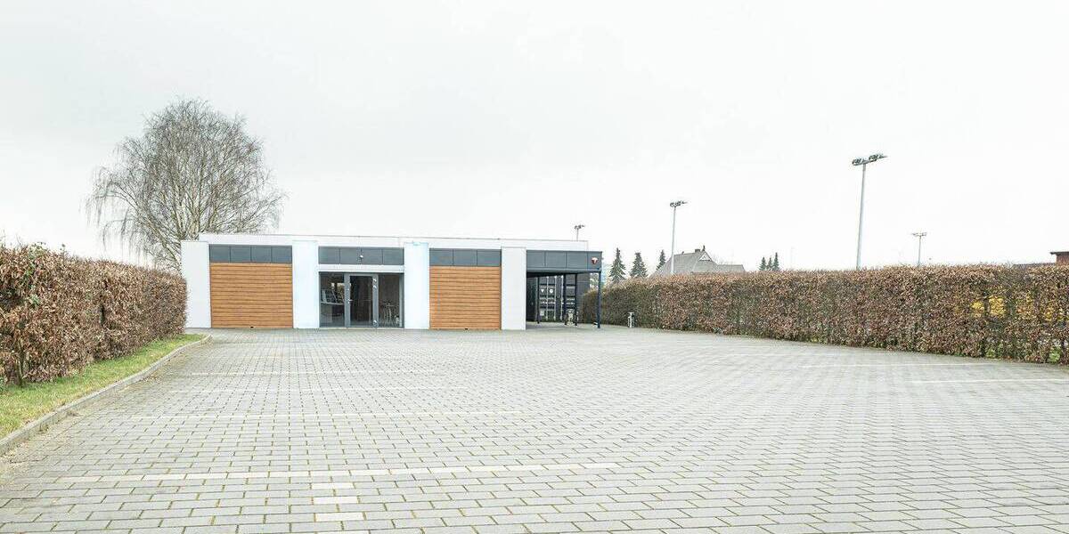 Gewerbeobjekt Drochtersen - 1 Zimmer, 137 m&sup2;, 2.160&euro; | Angebot:25692808